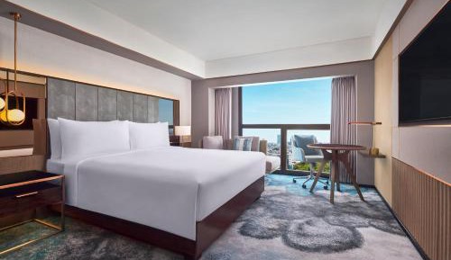 Pacific room King bed city view - Executive lounge access