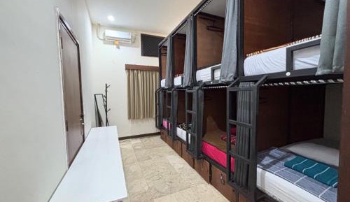 Bed in 8-Bed Mixed Dormitory Room