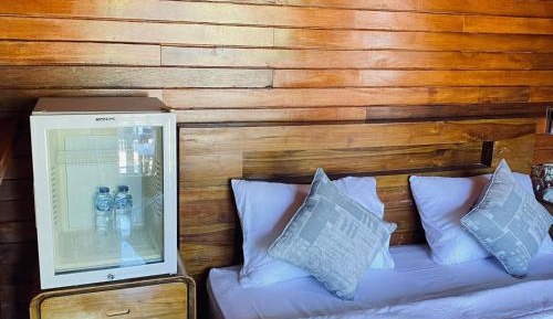 Deluxe Double Room (2 Adults + 1 Child)