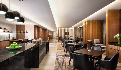 Premium King, Club lounge access, Guest room, 1 King