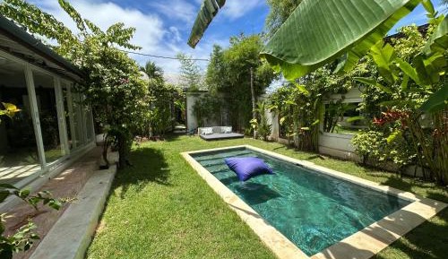 Villa with Garden View