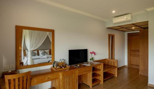 Deluxe Room Balcony with Rice Field View