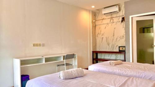 Twin Room with Pool View