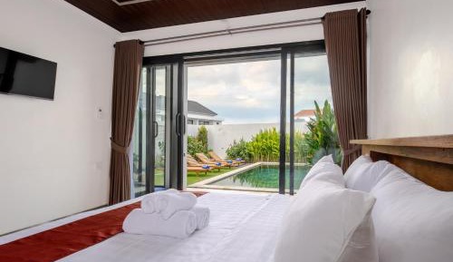King Room with Pool View