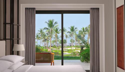 Premium King Spa Room with Tub and Ocean Facing View 