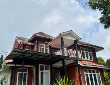 Villa with Garden View