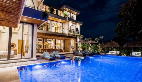 Six Bedroom Villa with Private Cinema