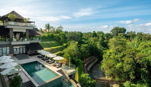 Deluxe King Balcony Room with River View, with FREE daily shuttle to Ubud City, FREE Photo Session, FREE Art Gallery Visit, 24-hour access to Fitness Center, FREE Welcome Drink, and FREE Kids Activities.