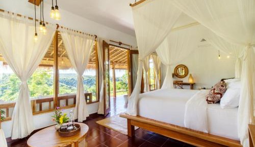 Suite with Mountain View