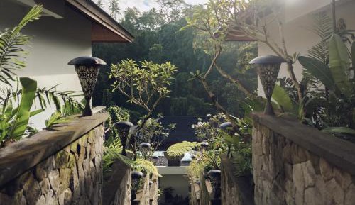 Riverview Heated Pool Villa with Jacuzzi