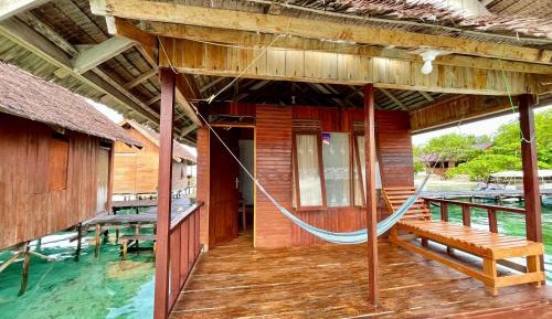 Standard Oceanfront Bungalow with Shared Bathroom