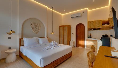 Loona Suite 1 near Pool