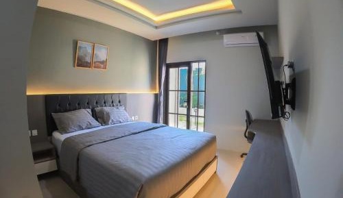 Deluxe Queen Room