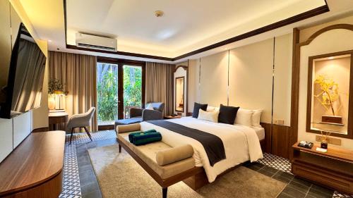 Suite Room with Standing Shower