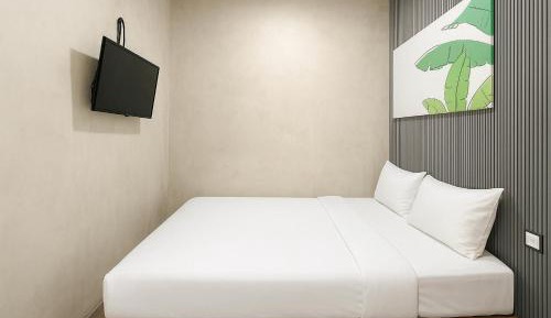 Standard Queen Room