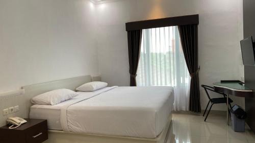 Deluxe Double Room (2 Adults + 1 Child)
