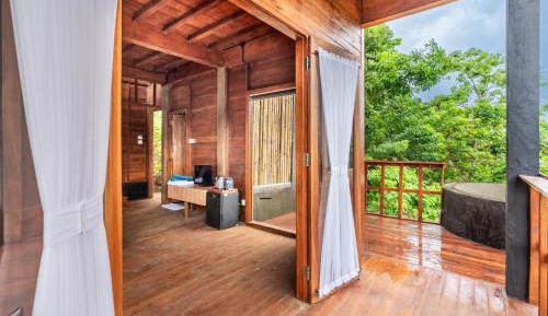 One-Bedroom Suite with Balcony