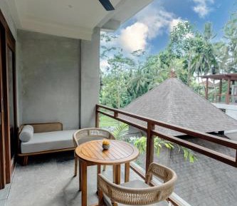Suite with Free Benefit