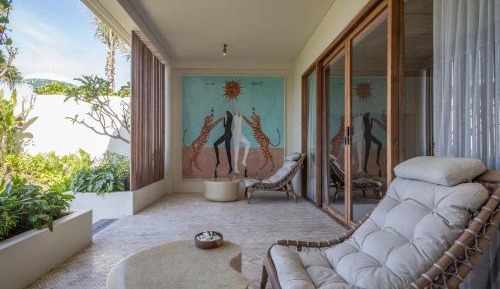 Royal Suite with Free 1x 60 Minutes Balinese Massage for 2 Persons, 15% F&B Discount, VIP Access to Luna Beach Club and Nuanu Tour