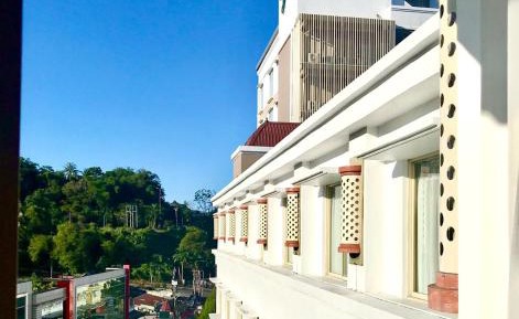 Executive Suite with Hill View