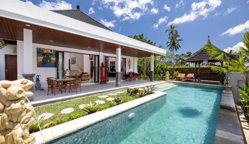 Three-Bedroom  Villa Pool with Jungle View 
