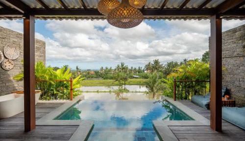 Emana Pool Villa with Rice Field View and Schedule Shuttle Service to Ubud Center