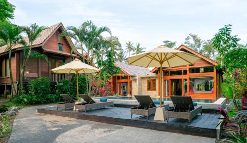 Sunrise Pool Access Suite with Butler Service