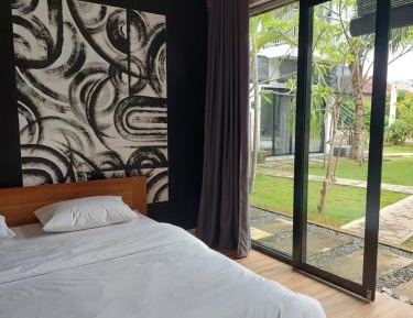 Queen Room with Garden View