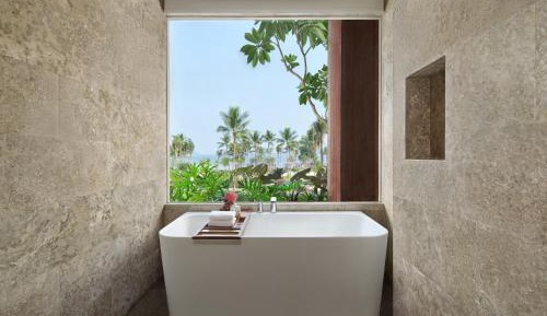Studio King Suite with Ocean View