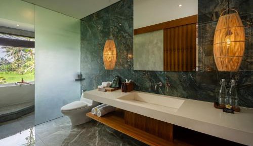 Emana Suite with Rice Field View and Schedule Shuttle Service to Ubud Center