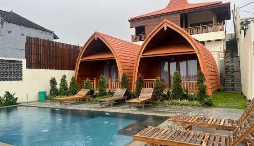Queen Room with Pool View