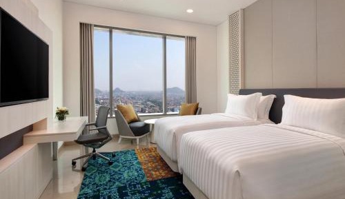 Deluxe Twin Room, with Mountain and City View