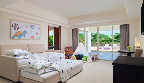 Premium Family Suite, Garden View, 1 King Bed & 2 Sofa Beds (max. occupancy 5 adults)