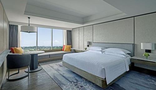 One-Bedroom Junior King Suite - M Club Lounge Access