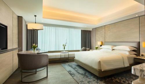 Guest room, 1 King, City view