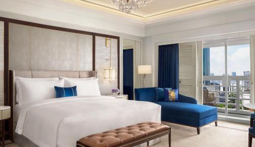 Deluxe King Room with Balcony