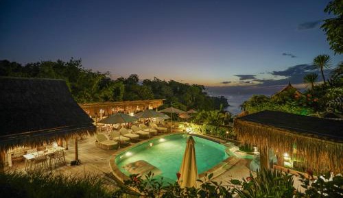 Beachfront Master Deluxe Bungalow with Sea View