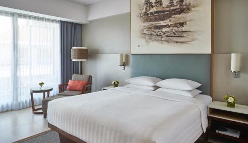 Deluxe King Room with Balcony and City View