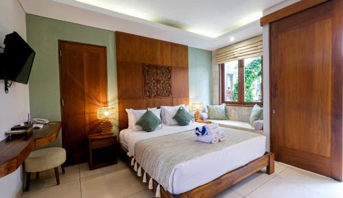 Suite with Pool View, Kitchen and Balcony or Terrace