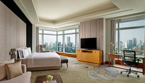 Larger Guest Room - Club Lounge Access