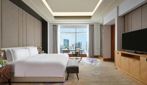 Guest Room - Club Lounge Access