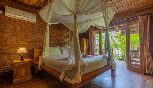 Deluxe Room with Pool View
