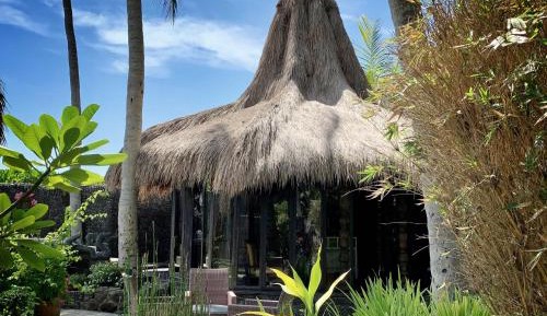 Two Small Oceanfront Villas: Owl & Nixie