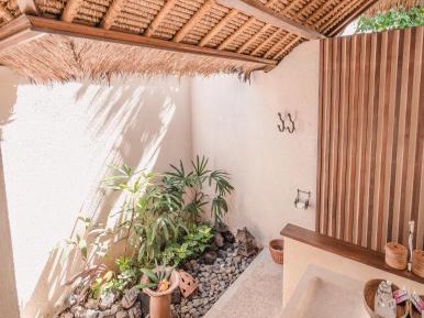 Bungalow with Garden View