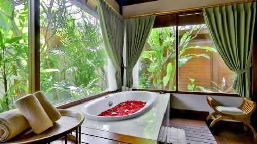 One-Bedroom Garden View Bungalow - No Pool