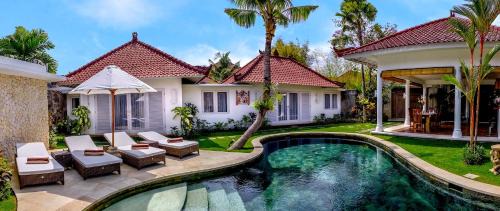 Two-Bedroom De Luxe Villa with Private Pool
