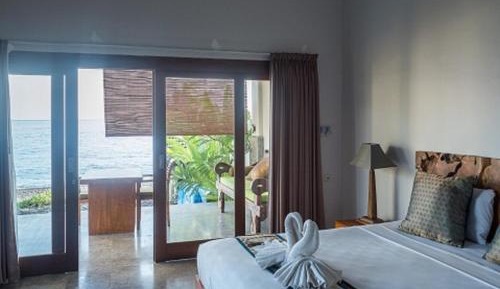 Deluxe Double Room with Terrace and Beach View