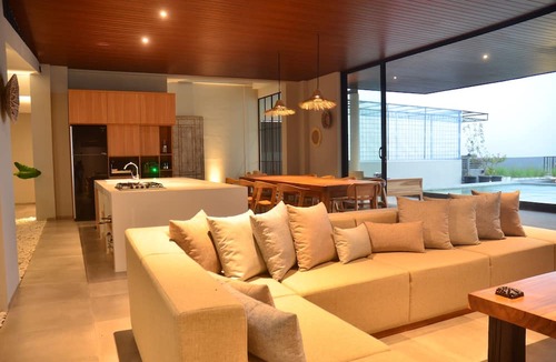 Bandung Villa | Greenhill Mountain City View 8BR Villa Heated Pool