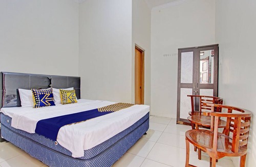 Jatibarang Hotel | SPOT ON 92926 Guest House Cemara 1 Syariah