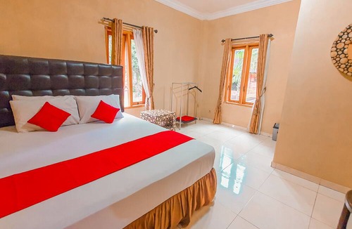 Karanganyar Hotel | Red Chilies Hill Hotel
